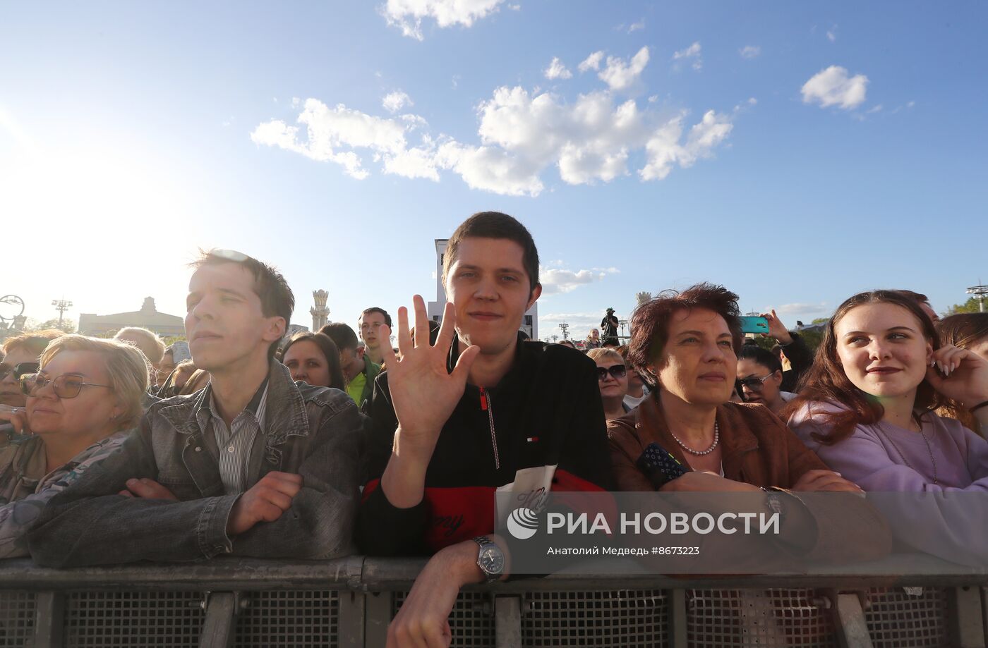 Выставка "Россия". Концерт "Мир. Труд. Май. Перезагрузка"