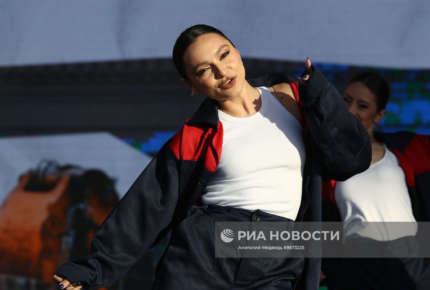 Выставка "Россия". Концерт "Мир. Труд. Май. Перезагрузка"