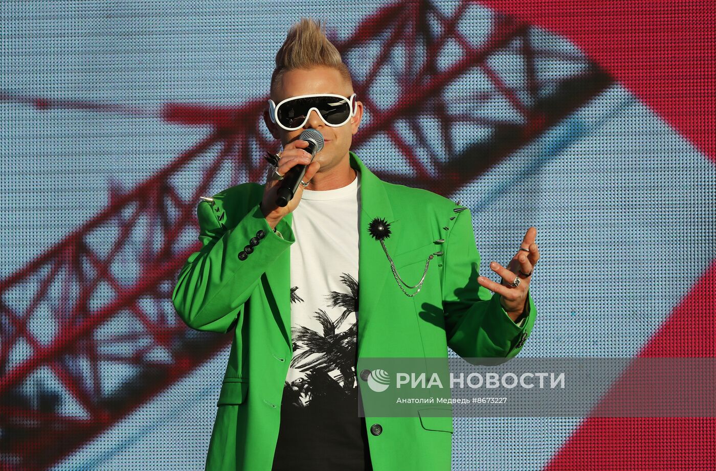 Выставка "Россия". Концерт "Мир. Труд. Май. Перезагрузка"