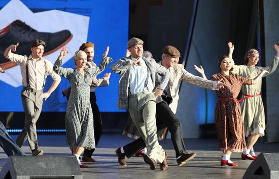 Выставка "Россия". Концерт "Мир. Труд. Май. Перезагрузка"