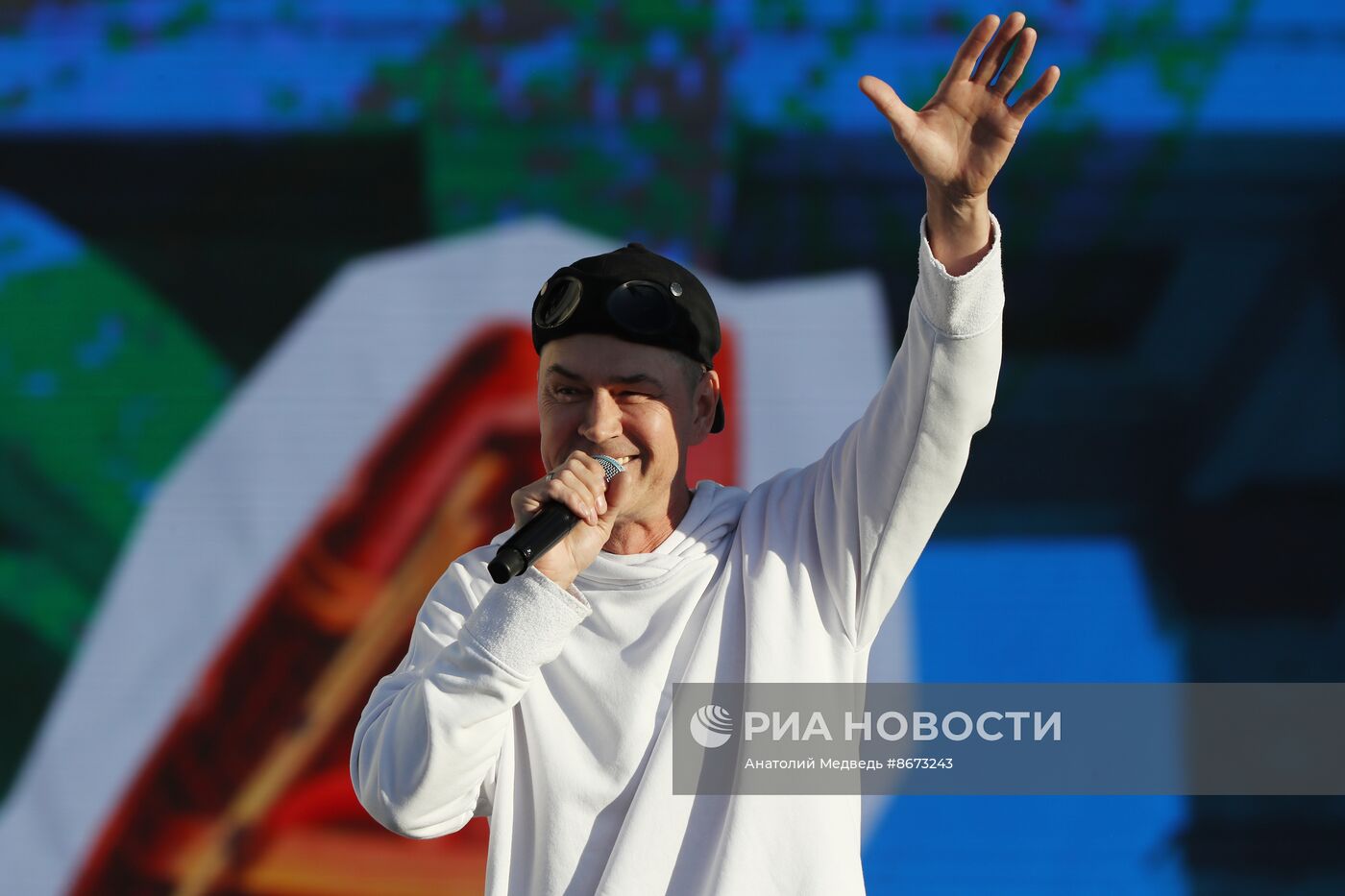 Выставка "Россия". Концерт "Мир. Труд. Май. Перезагрузка"