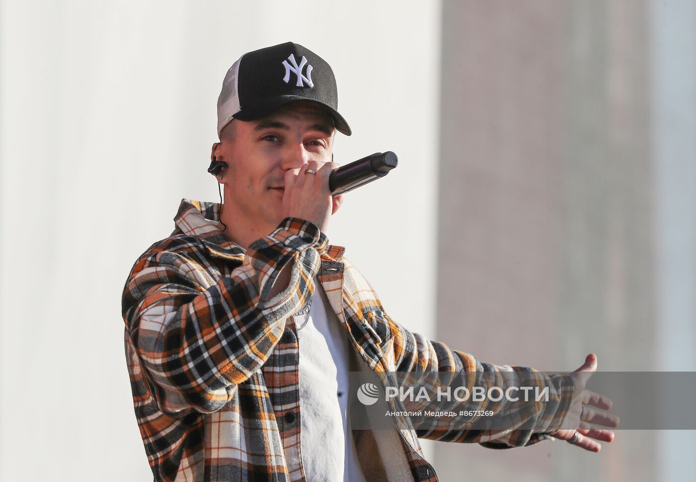 Выставка "Россия". Концерт "Мир. Труд. Май. Перезагрузка"