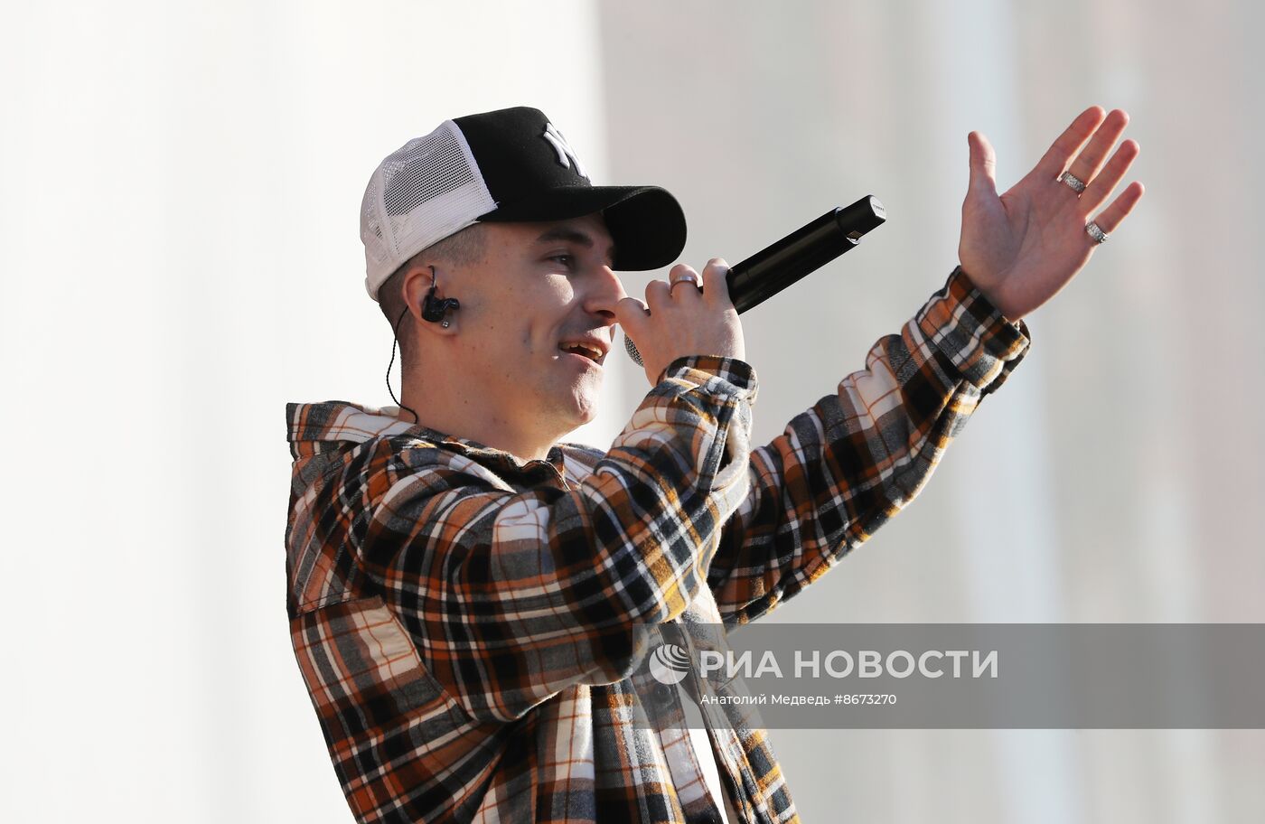 Выставка "Россия". Концерт "Мир. Труд. Май. Перезагрузка"