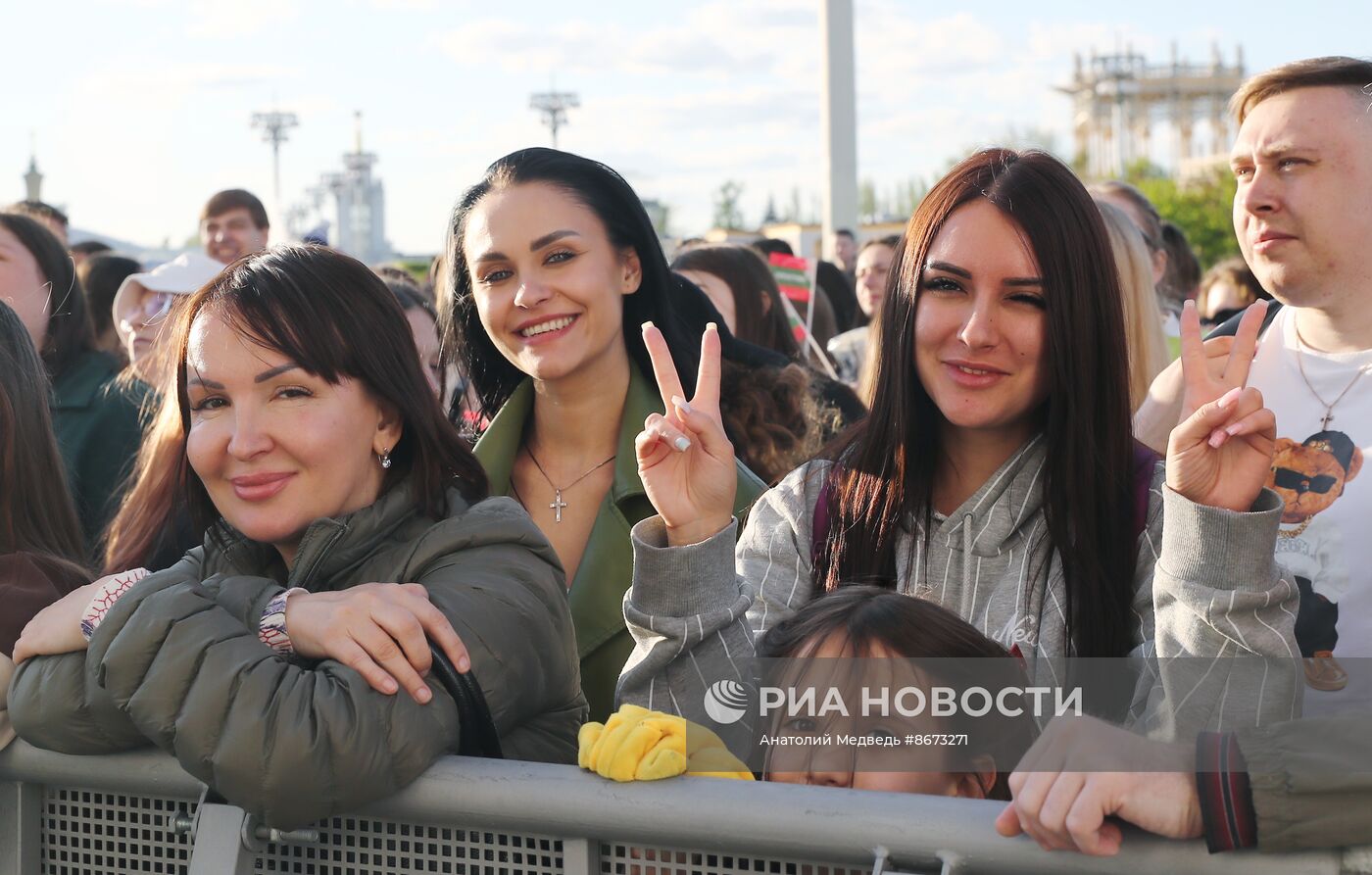 Выставка "Россия". Концерт "Мир. Труд. Май. Перезагрузка"