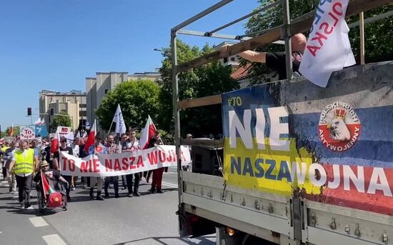 Марш в Варшаве против вовлечения Польши в боевые действия на Украине