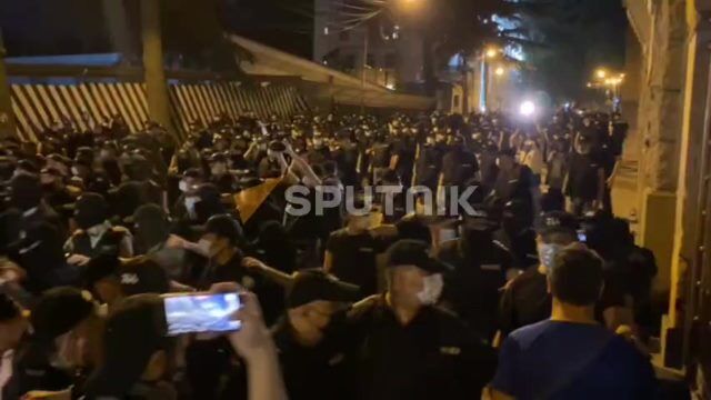 МВД Грузии убирает полицейские кордоны с прилегающих к проспекту Руставели улиц