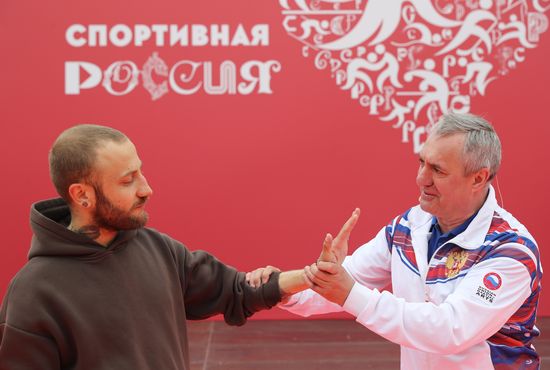 Выставка "Россия". Зарядка на площадке "Спортивная Россия" с Виктором Сосновским 