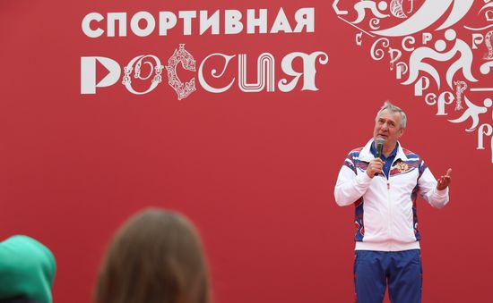 Выставка "Россия". Зарядка на площадке "Спортивная Россия" с Виктором Сосновским 