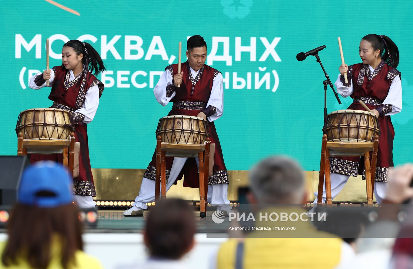 Выставка "Россия". Шоу-программа сахалинского ансамбля корейских барабанщиков "Ханыль" совместно с показательной программой спортивного клуба тхэквондо "Торнадо"