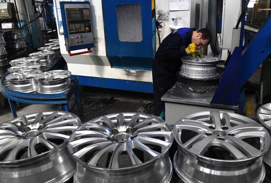 Производство литых дисков для автомобилей на заводе "СКАД"