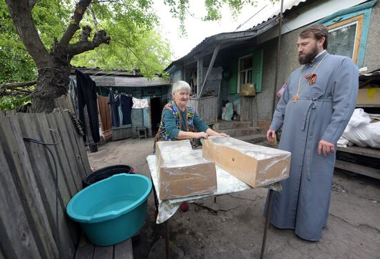 Передача пасхальных куличей в госпитали и жителям прифронтовых районов ЛНР