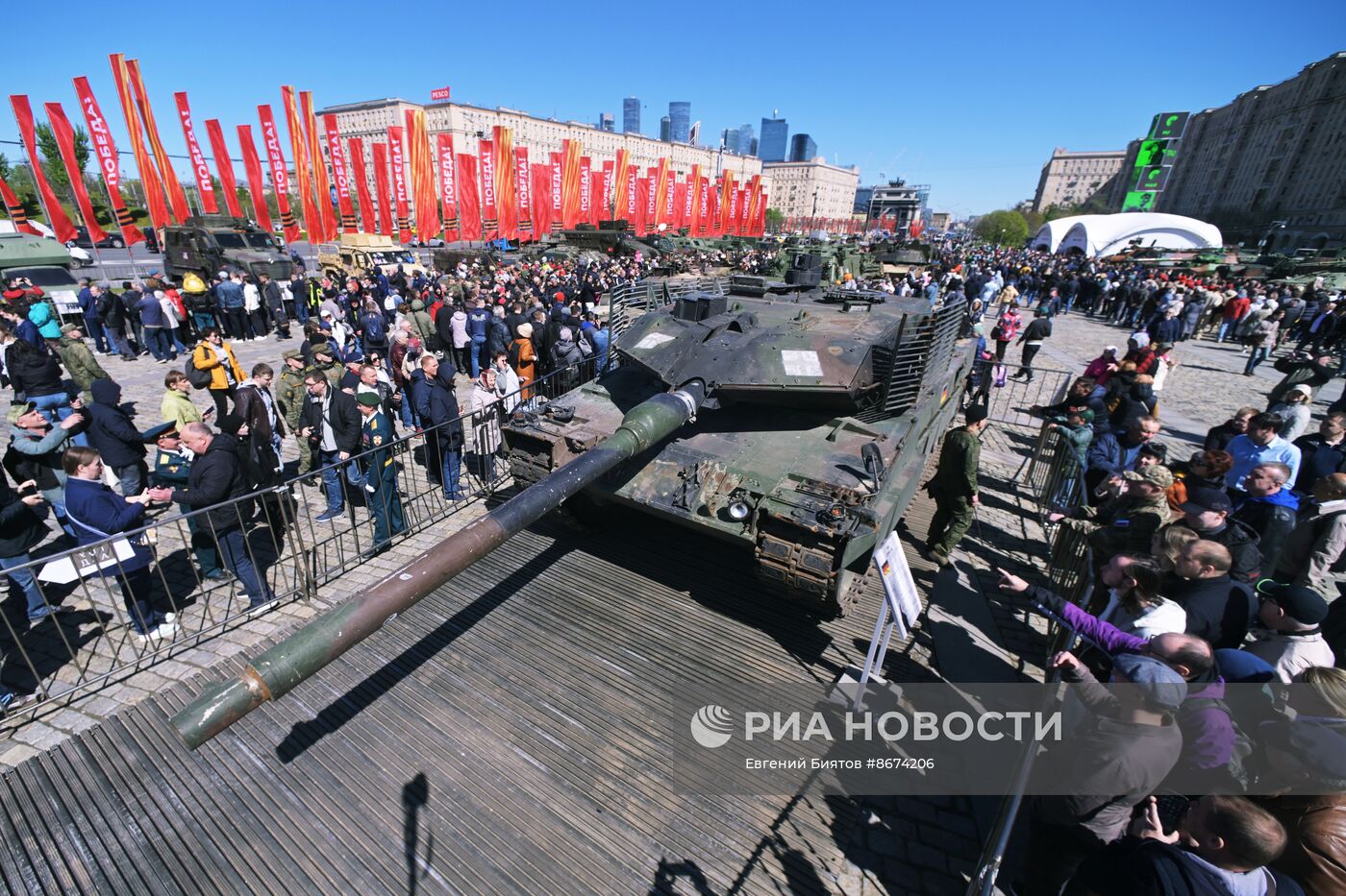 Выставка трофейного вооружения и техники на Поклонной горе