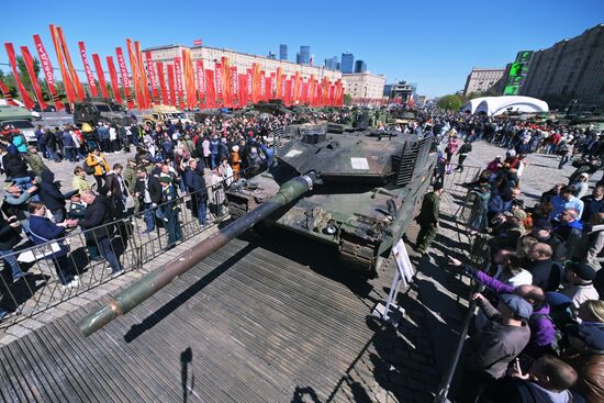 Выставка трофейного вооружения и техники на Поклонной горе