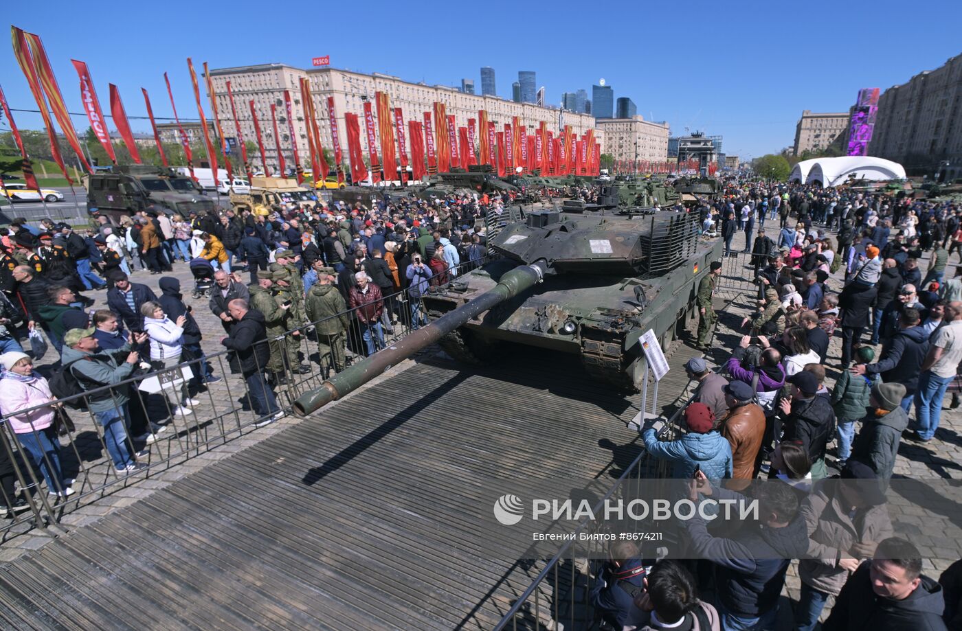 Выставка трофейного вооружения и техники на Поклонной горе