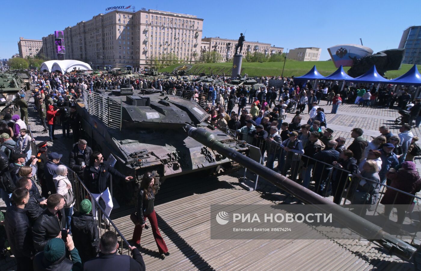 Выставка трофейного вооружения и техники на Поклонной горе