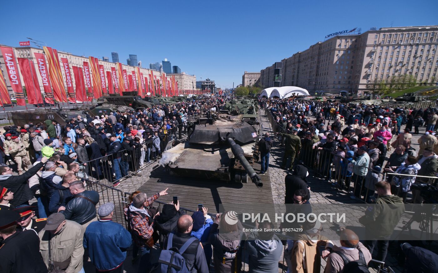 Выставка трофейного вооружения и техники на Поклонной горе