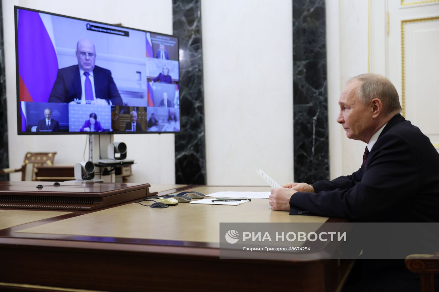 Президент Владимир Путин провел совещание по экономическим вопросам