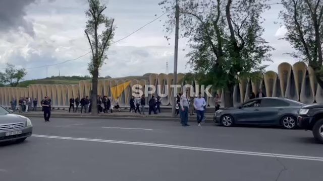 В Ереване граждане шествием пришли к представительству ЕС