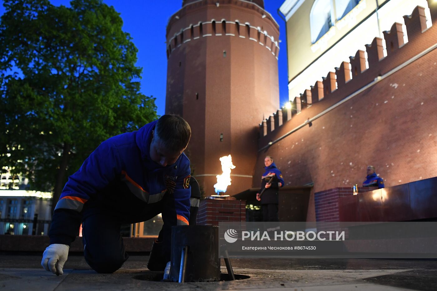 Профилактика Вечного огня в Александровском саду
