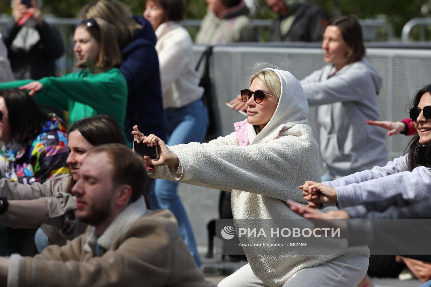 Выставка "Россия". Мастер спорта России по боксу Фёдор Чудинов провел зарядку