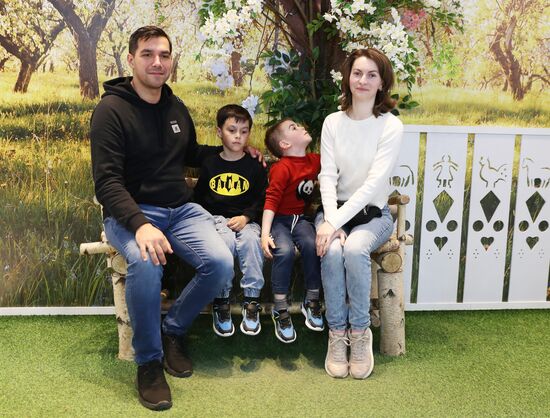 Выставка "Россия".  Встреча и награждение 12-миллионного посетителя Выставки "Россия"