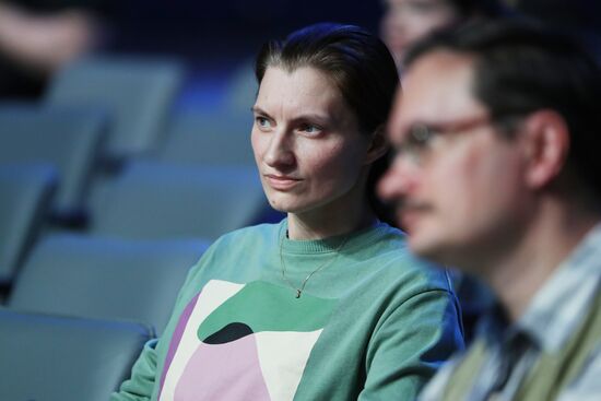 Выставка "Россия". Показ научно-фантастического художественного фильма "Москва  Кассиопея" режиссера Ричарда Викторова