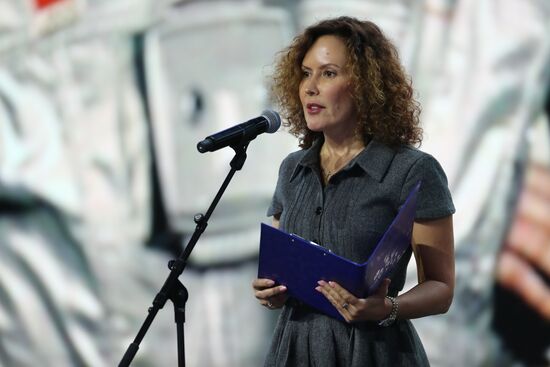 Выставка "Россия". Показ научно-фантастического художественного фильма "Москва  Кассиопея" режиссера Ричарда Викторова