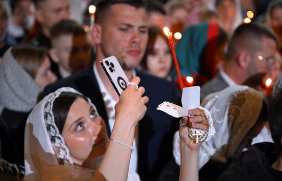 Ночное Пасхальное богослужение в Храме Христа Спасителя