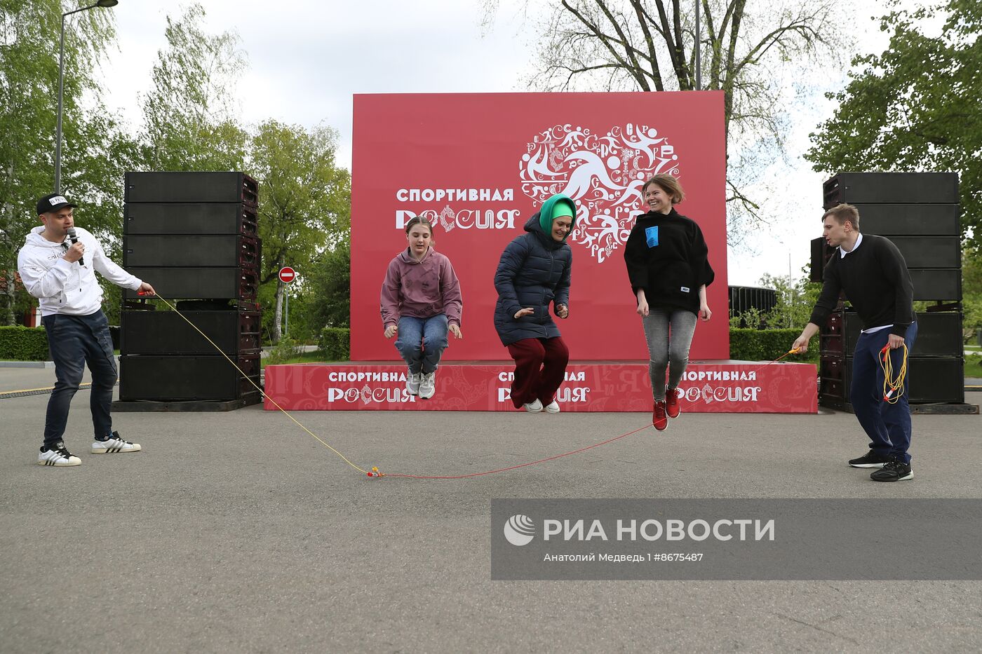 Выставка "Россия". Зарядка на площадке "Спортивная Россия" с победителем Кубка России по роуп-скипингу Юрием Данильченко