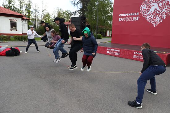 Выставка "Россия". Зарядка на площадке "Спортивная Россия" с победителем Кубка России по роуп-скипингу Юрием Данильченко