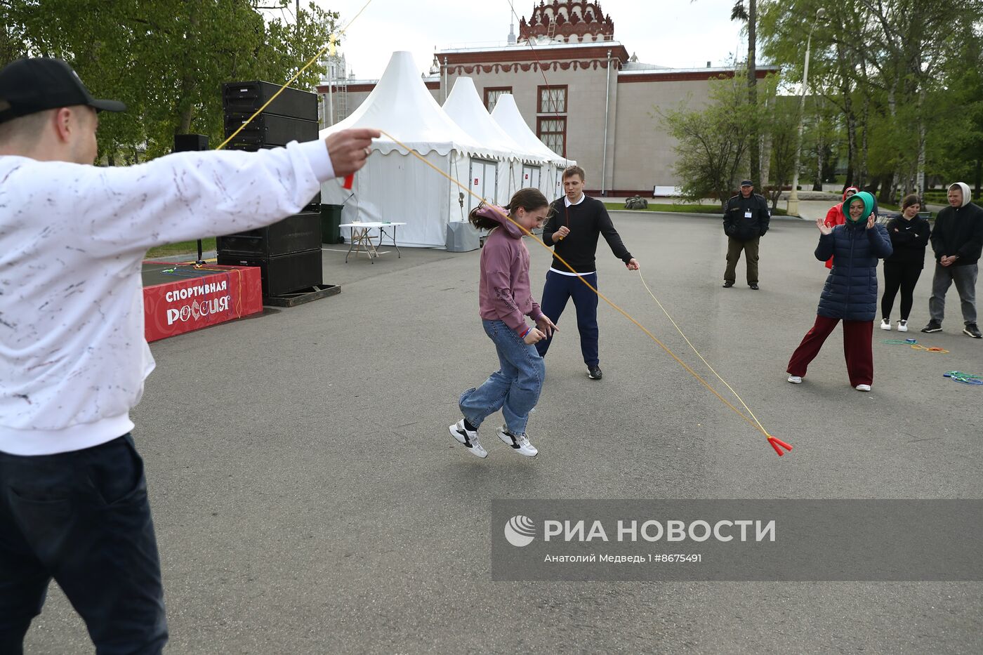 Выставка "Россия". Зарядка на площадке "Спортивная Россия" с победителем Кубка России по роуп-скипингу Юрием Данильченко