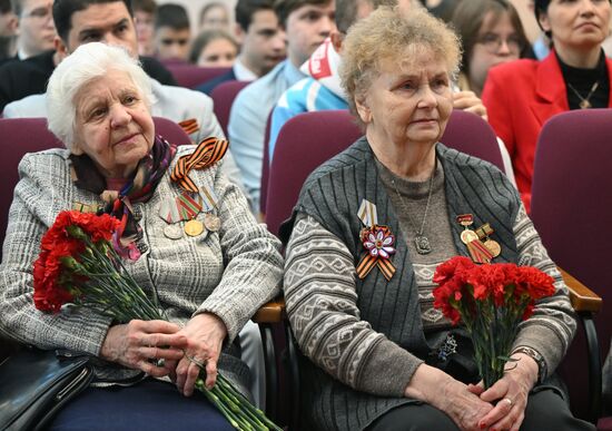 Поздравление ветеранов ВОВ с наступающим Днем Победы