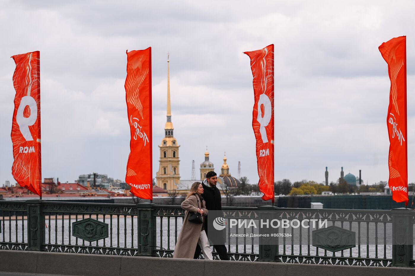 Праздничное украшение Санкт-Петербурга к 9 Мая