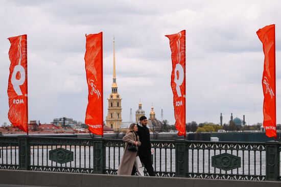 Праздничное украшение Санкт-Петербурга к 9 Мая