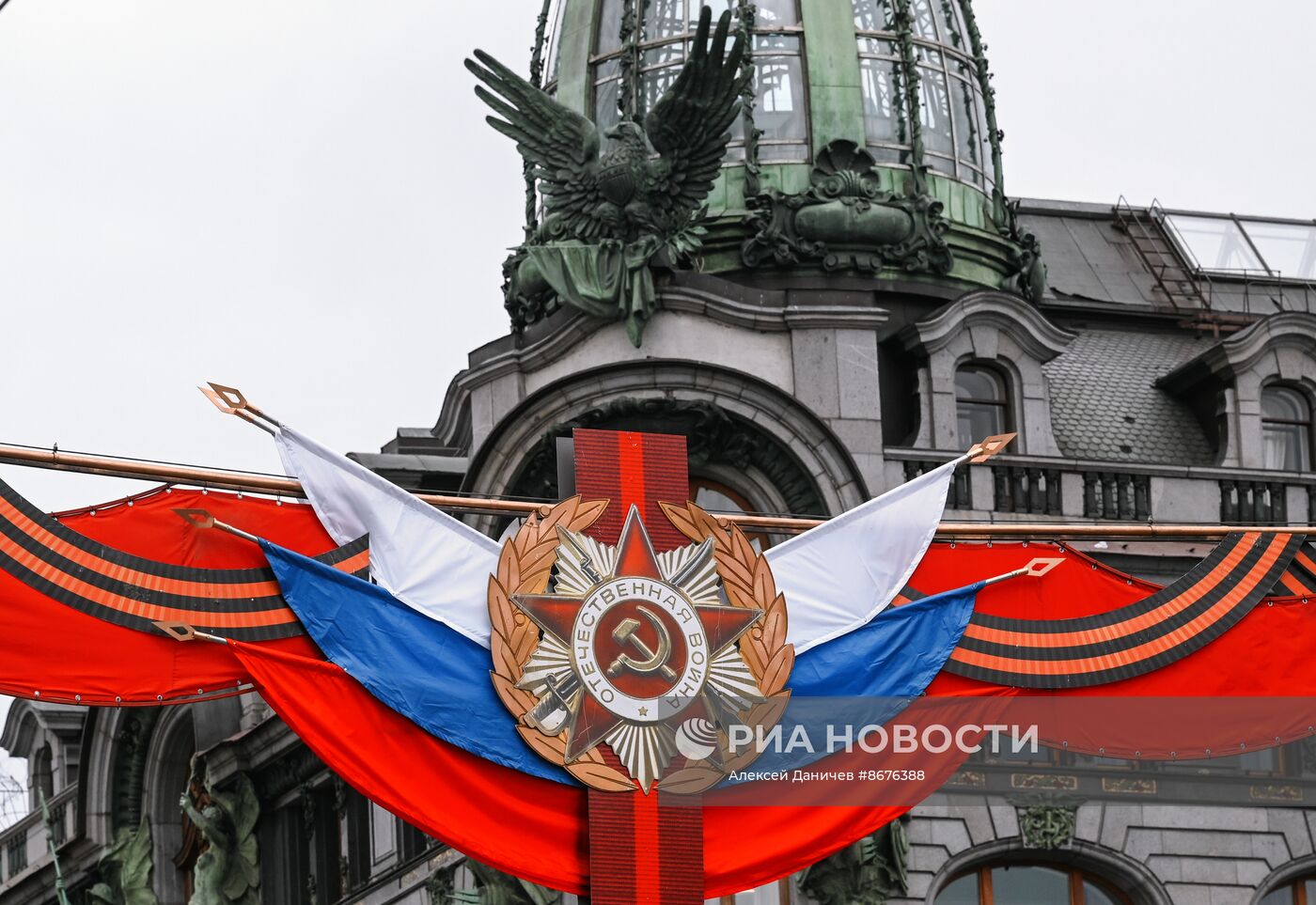 Праздничное украшение Санкт-Петербурга к 9 Мая