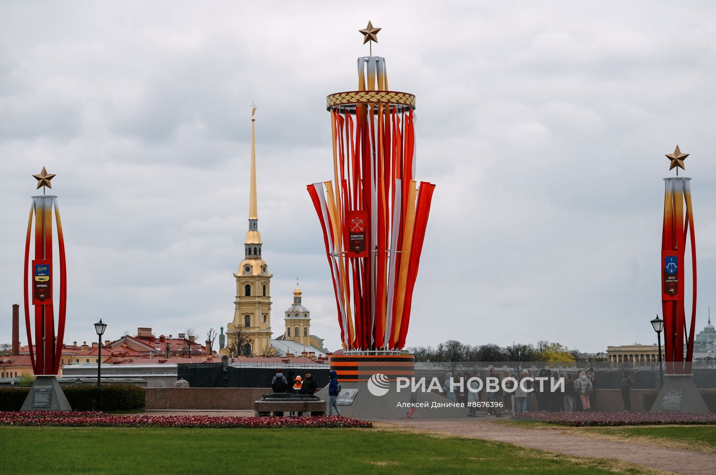 Праздничное украшение Санкт-Петербурга к 9 Мая