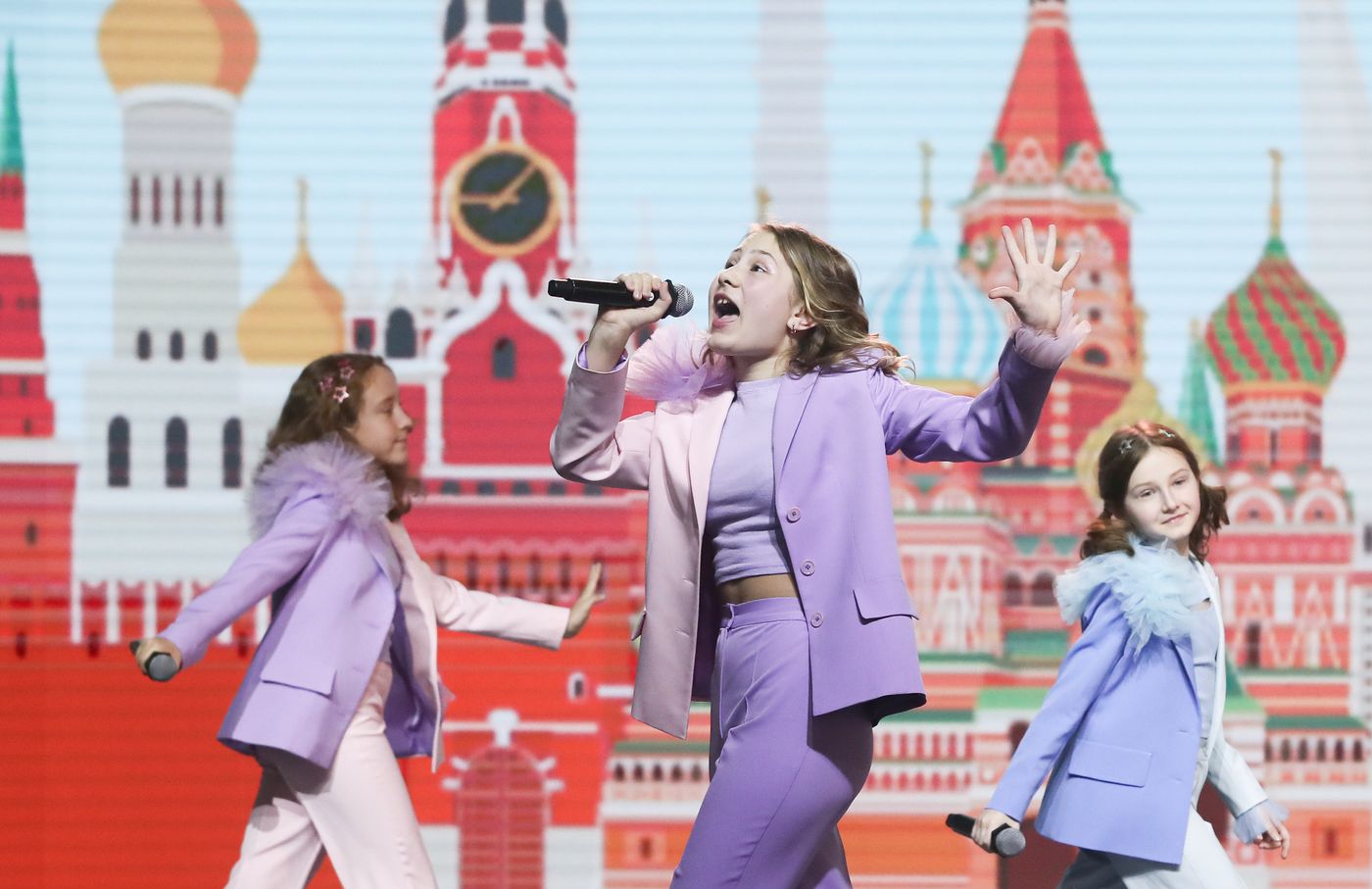 Выставка "Россия". Концерт: "Главные детские песни. Дети о Победе"