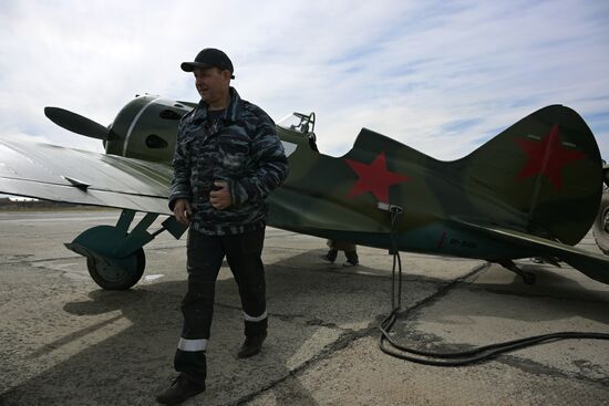 Полет восстановленного истребителя И-16 над Новосибирском