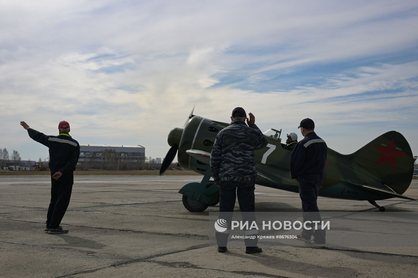 Полет восстановленного истребителя И-16 над Новосибирском