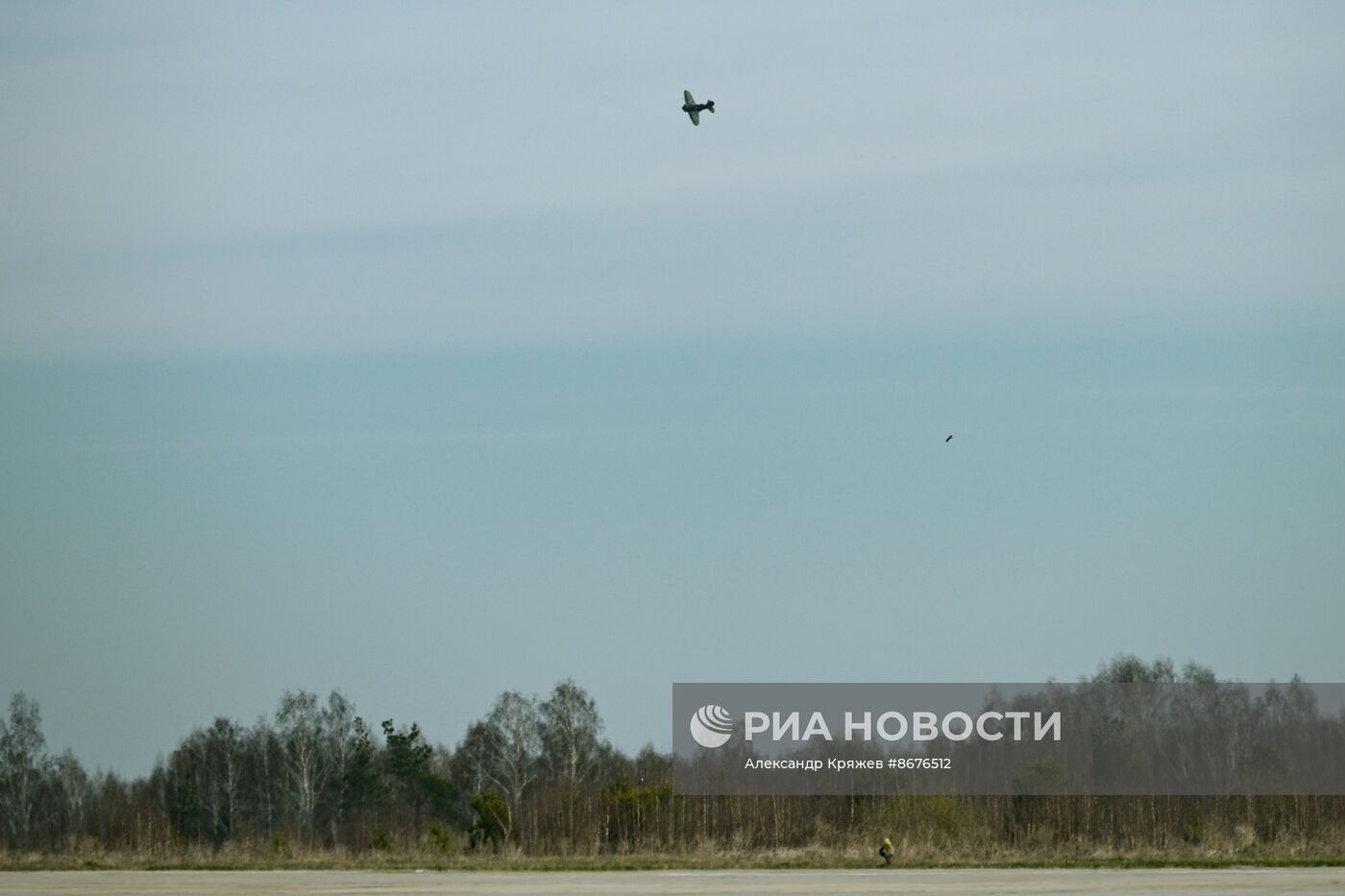 Полет восстановленного истребителя И-16 над Новосибирском