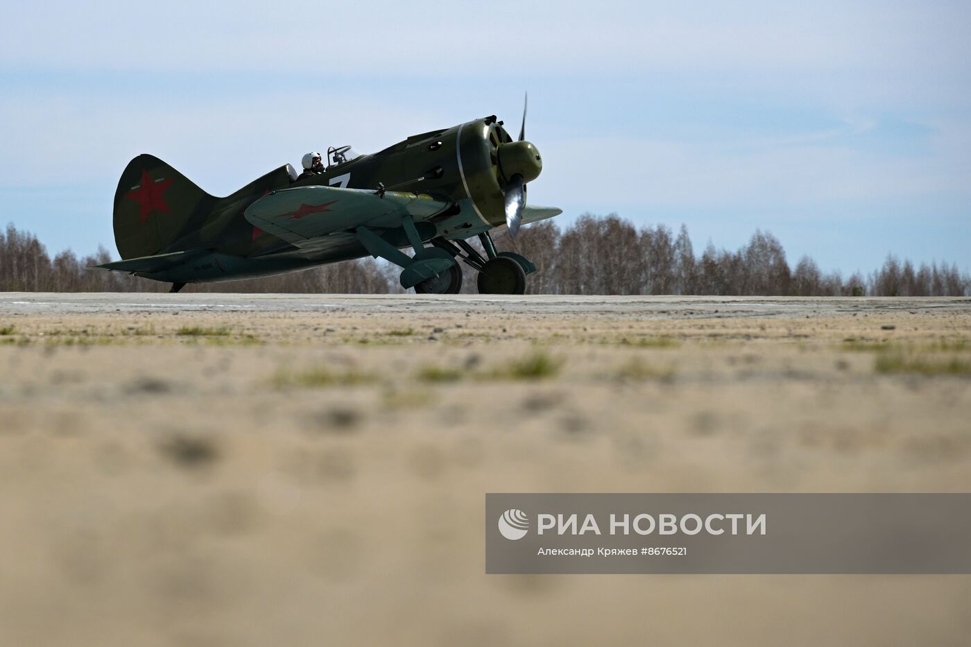 Полет восстановленного истребителя И-16 над Новосибирском