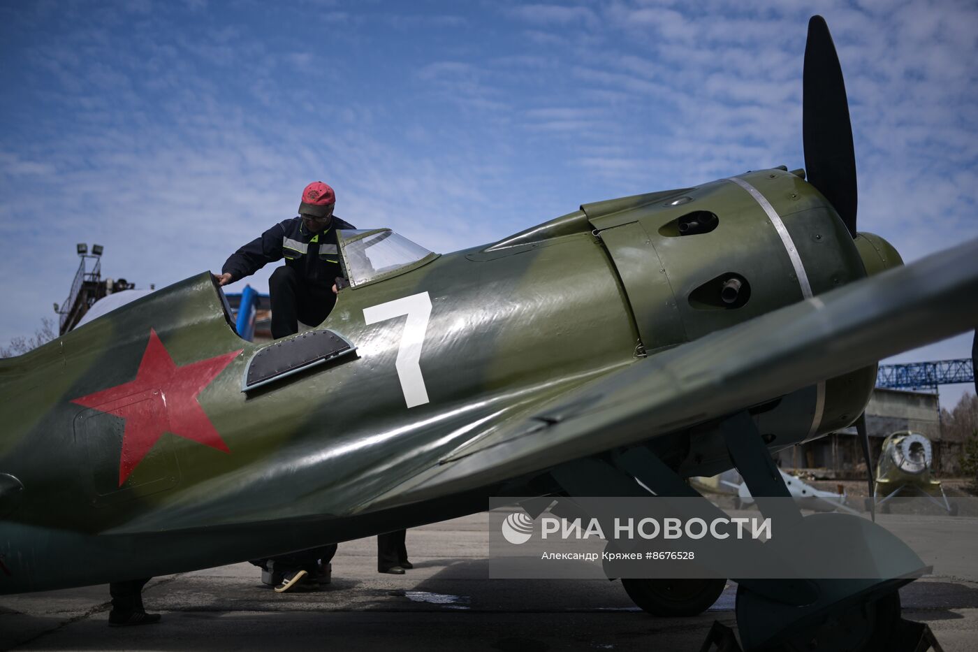 Полет восстановленного истребителя И-16 над Новосибирском