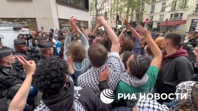 Акция протеста в поддержку Палестины в Париже