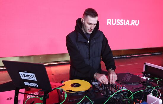Выставка "Россия". Концертная программа "День Радио. Турнир Диджеев"