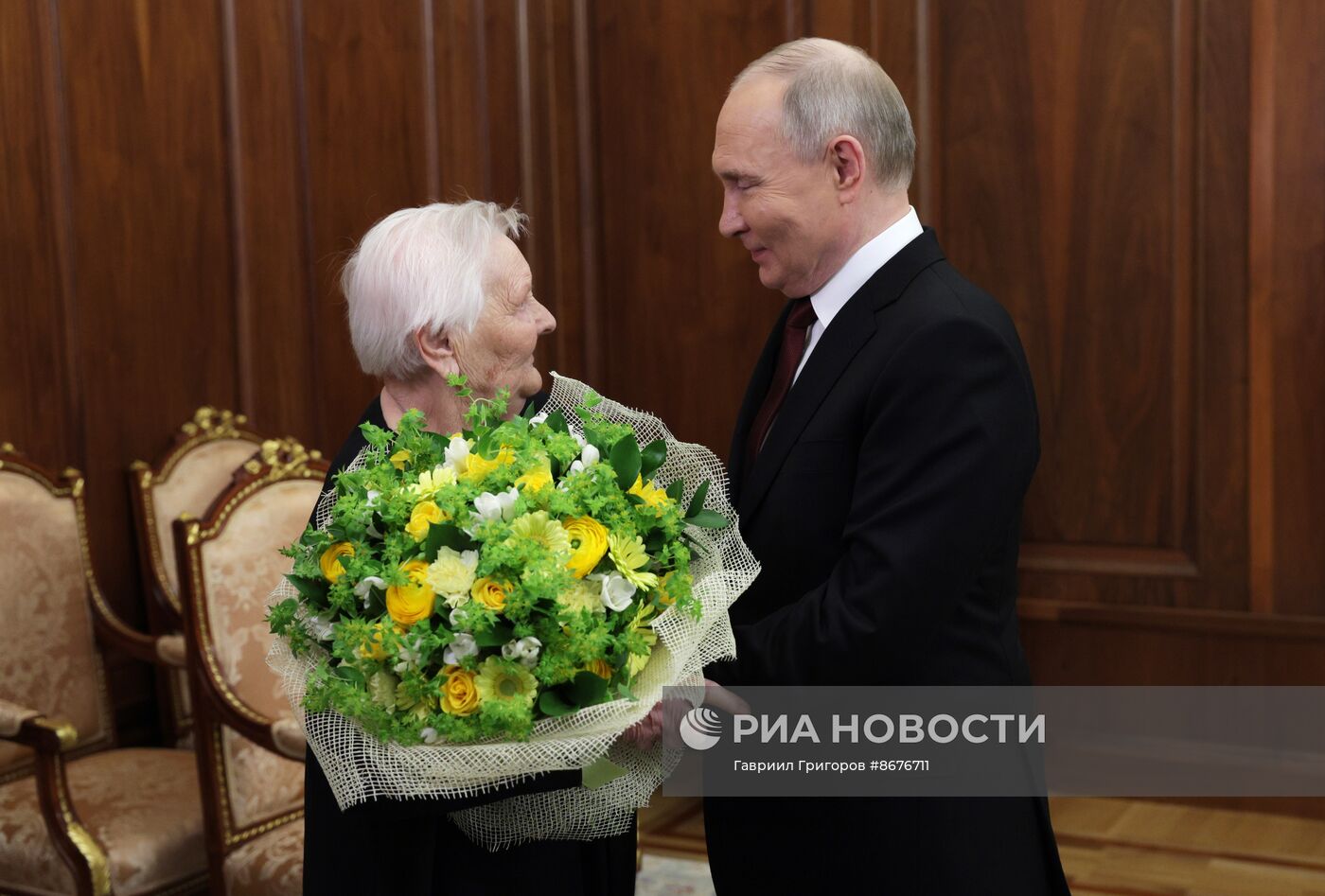 Президент Владимир Путин встретился со своей школьной учительницей Верой Дмитриевной Гуревич