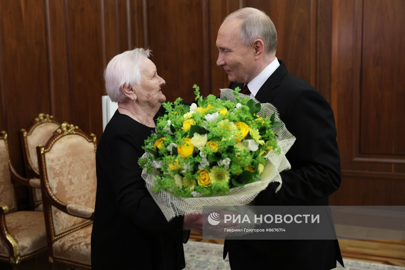 Президент Владимир Путин встретился со своей школьной учительницей Верой Дмитриевной Гуревич