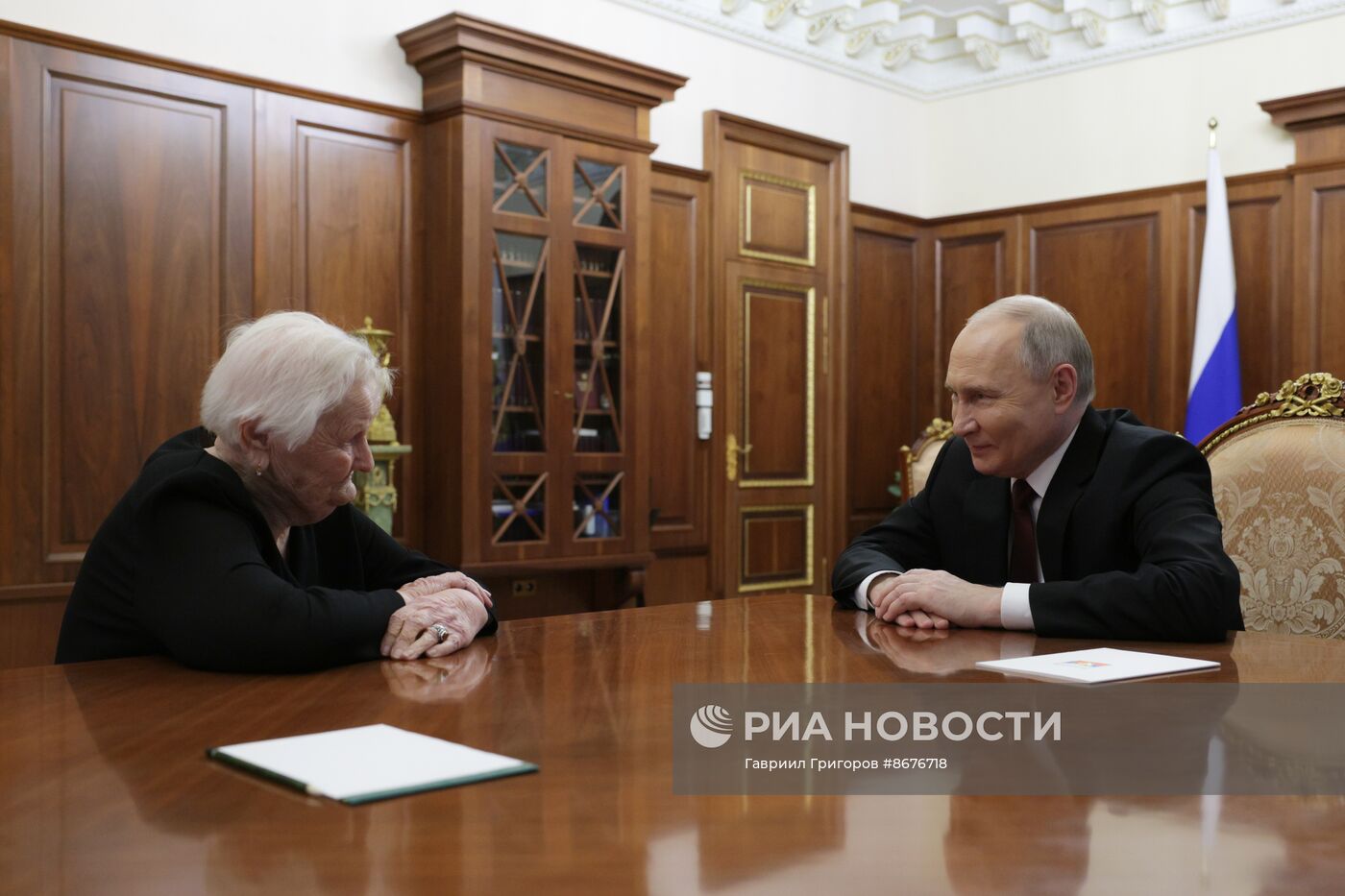 Президент Владимир Путин встретился со своей школьной учительницей Верой Дмитриевной Гуревич