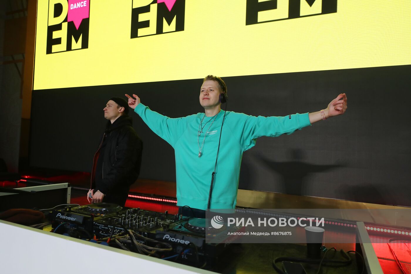 Выставка "Россия". DFM, Хит FM и Русское Радио представили свои программы