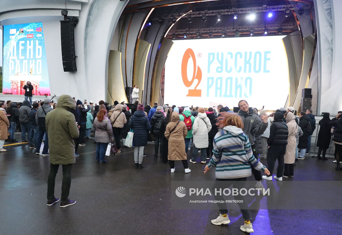 Выставка "Россия". DFM, Хит FM и Русское Радио представили свои программы