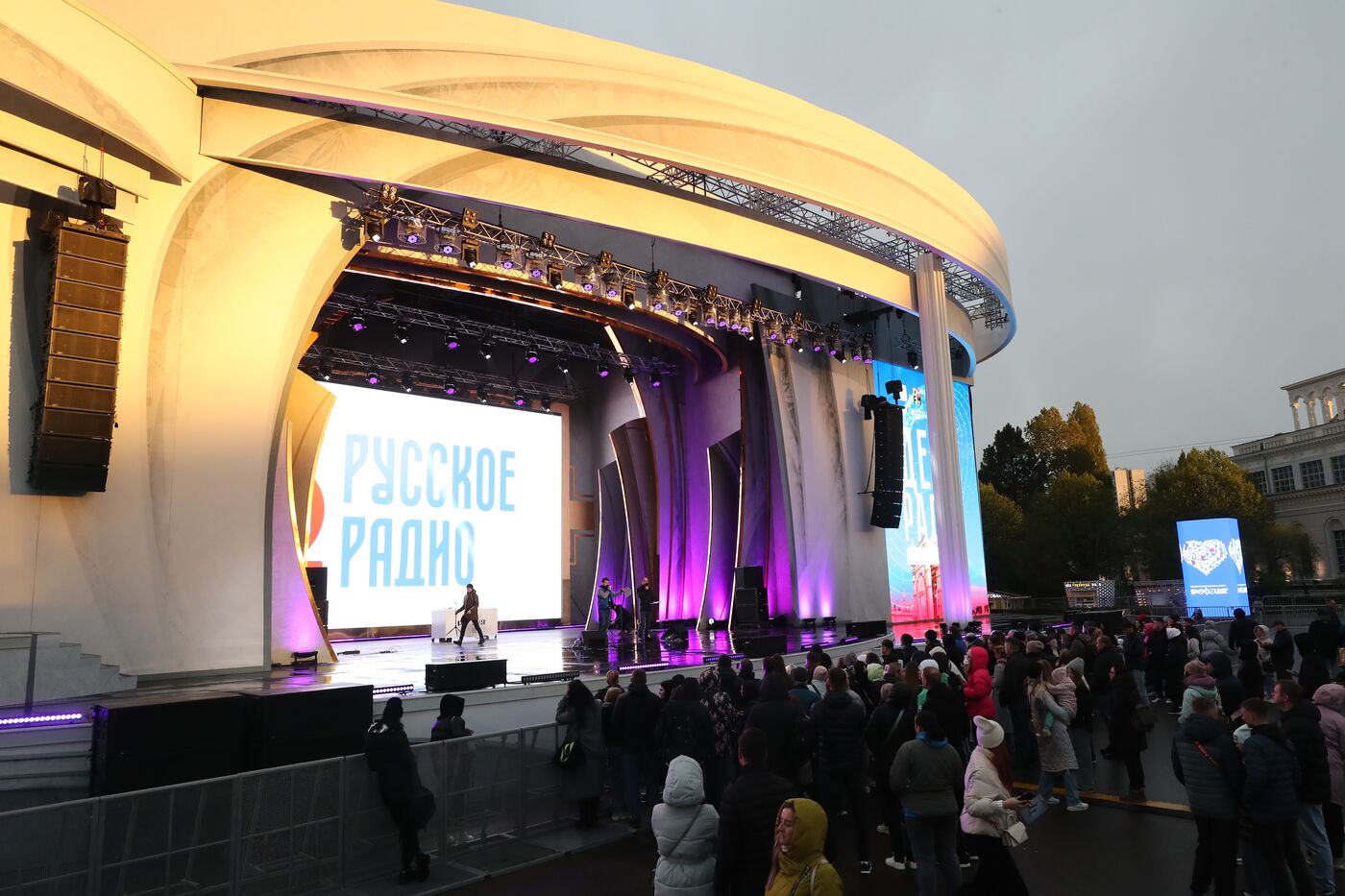 Выставка "Россия". DFM, Хит FM и Русское Радио представили свои программы
